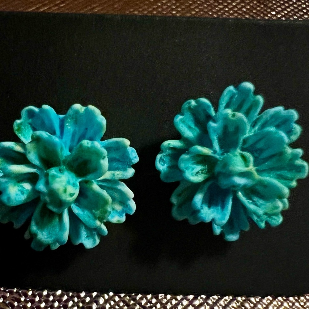 Handmade, clay/resin, hypoallergenic/stainless steel flower stud